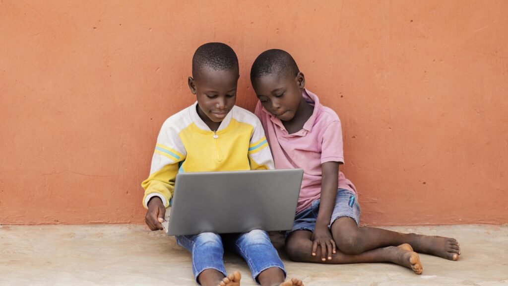 La jeunesse africaine et la technologie : ce que les chiffres disent vraiment